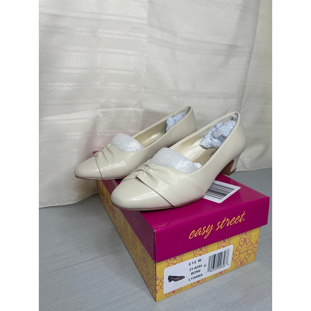 Easy Street Waive Kitten Heel Pumps Bone Womens Size 6.5 Wide - Picture 7 of 12